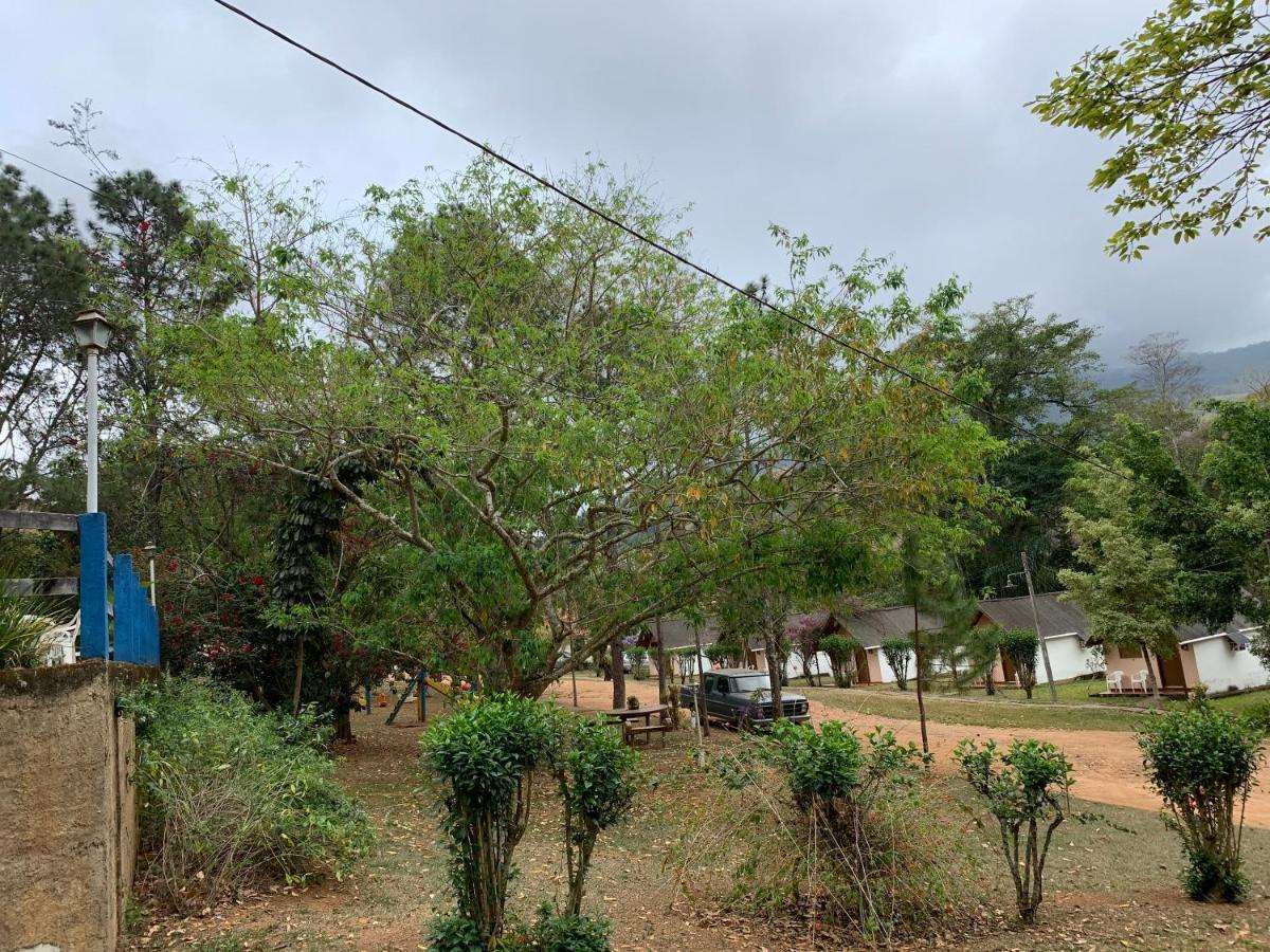 Pousada & Camping Serras Verdes กงแซร์วาตอเรีย ภายนอก รูปภาพ