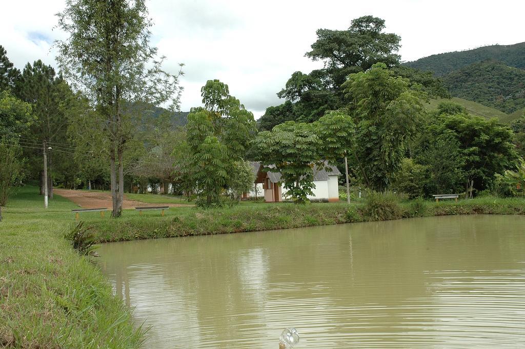 Pousada & Camping Serras Verdes กงแซร์วาตอเรีย ภายนอก รูปภาพ
